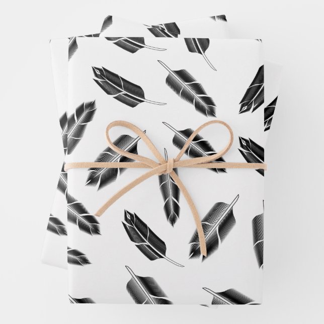 Feuille De Papier Cadeau Motif de plume noire (En situation)