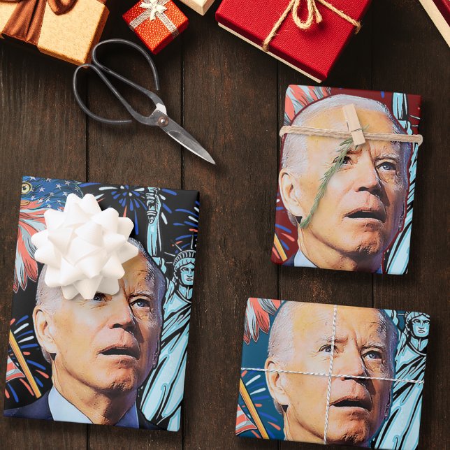 Feuille De Papier Cadeau Noël Biden Drôle Joe Biden Confus Noël (Créateur téléchargé)