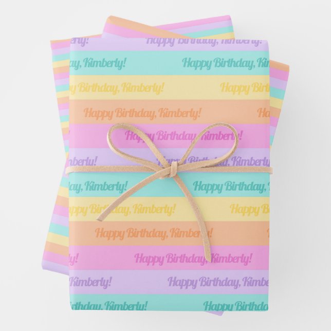Feuille De Papier Cadeau Nom personnalisé rayé (En situation)