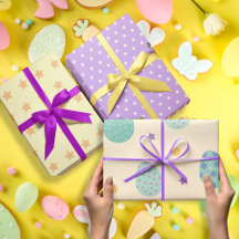 OEufs de Pâques dans les couleurs pastel violet en