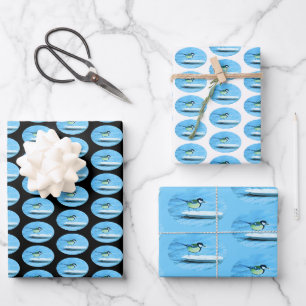 Feuille De Papier Cadeau Oiseau bleu Tit Nourriture d'une plaque de gâteau