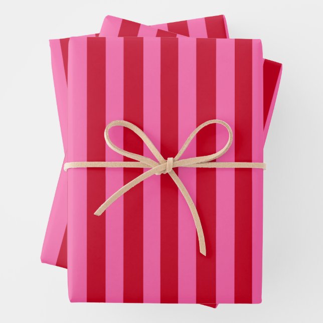 Feuille De Papier Cadeau Pink and Red Peppermint Stripes (En situation)