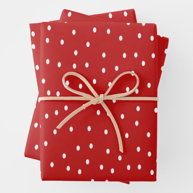 Feuille De Papier Cadeau Pois classique rouge et blanc (En situation)
