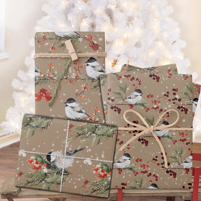Feuille De Papier Cadeau Rustique Kraft Casquette noir Biches et Baies 2 (Rustic Kraft Black Cap Chickadee Birds & Berries 2 Christmas Holiday Gift Wrapping Paper Sheets Trio)