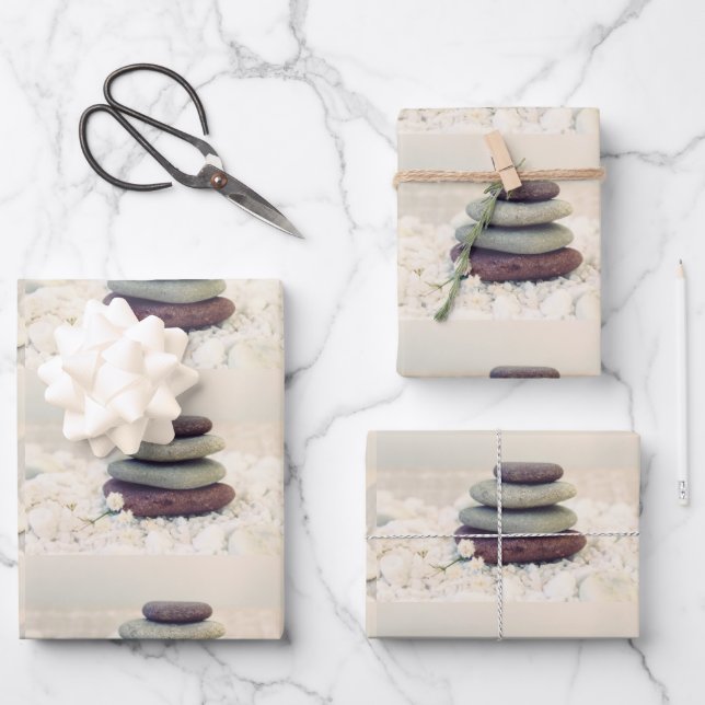 Feuille De Papier Cadeau Stones empilées méditatif Motif Cairn (Recto)