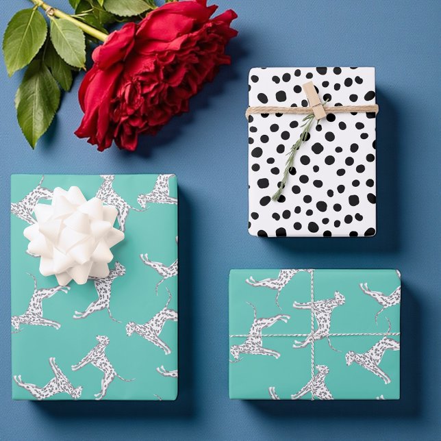 Feuille De Papier Cadeau Taches turquoises chic (Playful Dalmatian dog print gift wrap in bold black and white  and aqua on a fresh backdrop.)