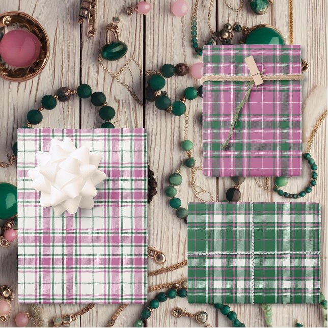 Feuille De Papier Cadeau Tartan - Ivoire-Rose rose-émeraude vert Différent (Tartan - Ivory-Rose Pink-Emerald Green Different Wrapping Paper Sheets by Leapfroglisics Shop)