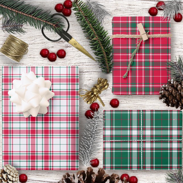 Feuille De Papier Cadeau Tartan - Rouge blanc et vert différent (Tartan - White Red and Green Different Wrapping Paper Sheets by Leapfroglisics Shop)