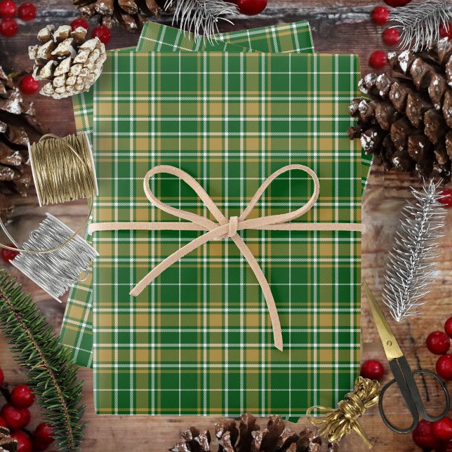 Feuille De Papier Cadeau Tartan - vert-caramel or-blanc (Tartan - green-caramel gold-white wrapping paper sheets by Leapfroglisics Shop)
