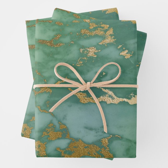 Feuille De Papier Cadeau Vert émeraude et aspect marbre doré (En situation)