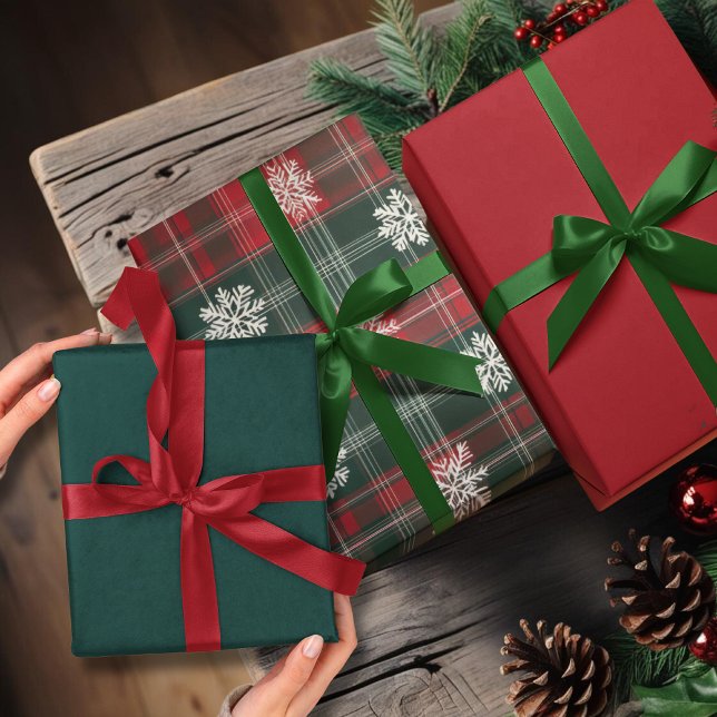 Feuille De Papier Cadeau Vintage Red et Green Snowflakes plaid (Vintage Red and Green Snowflakes plaid Wrapping Paper Sheets)