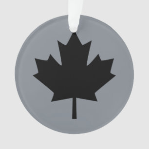 Feuille d'érable noire canadienne gris