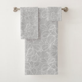 Feuilles blancs sur serviette gris argent