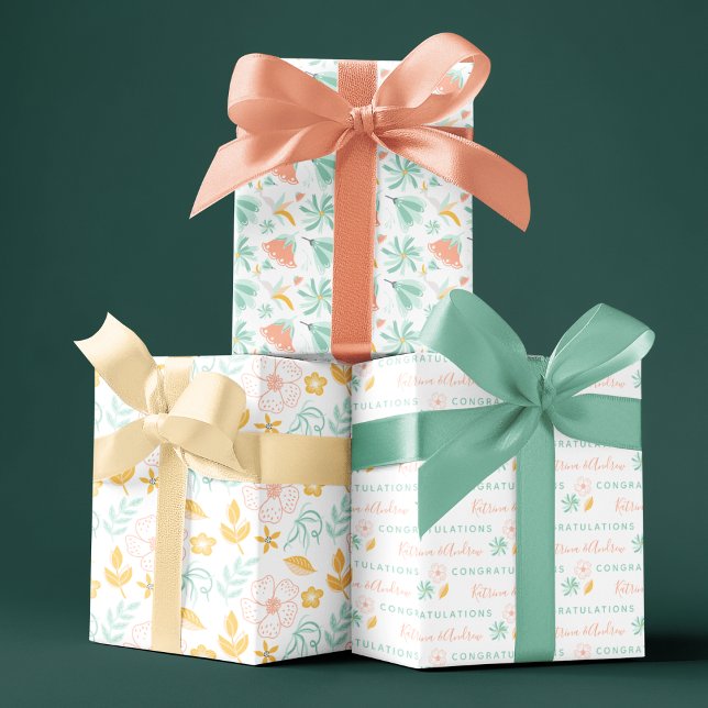 Feuilles de papier d'emballage floral Félicitation (Congratulate a special couple with these personalized wrapping paper sheets! )