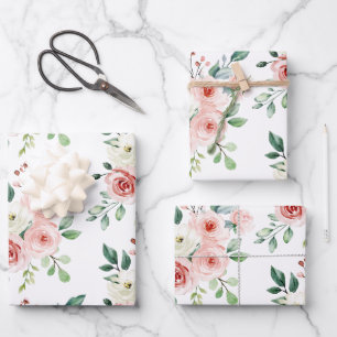 Feuilles de papier d'emballage rose à l'aquarelle
