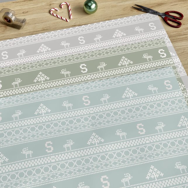 Feuilles de papier Motif de rennes nordiques (A Nordic sweater inspired gift wrap with space for your initial.)