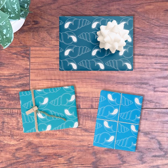 Feuilles papier Motif d'enveloppement de la ligne  (Seashell pattern wrapping paper sheets in shades of blue .)