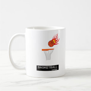 Feuriger Ball, der in den Korb geht Kaffeetasse