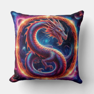 Feuriger kosmischer Drache, umgeben von einem himm Kissen