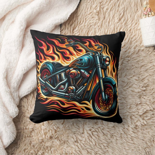 Feuriges Motorrad, das bei Sonnenuntergang durch F Kissen (Decke)