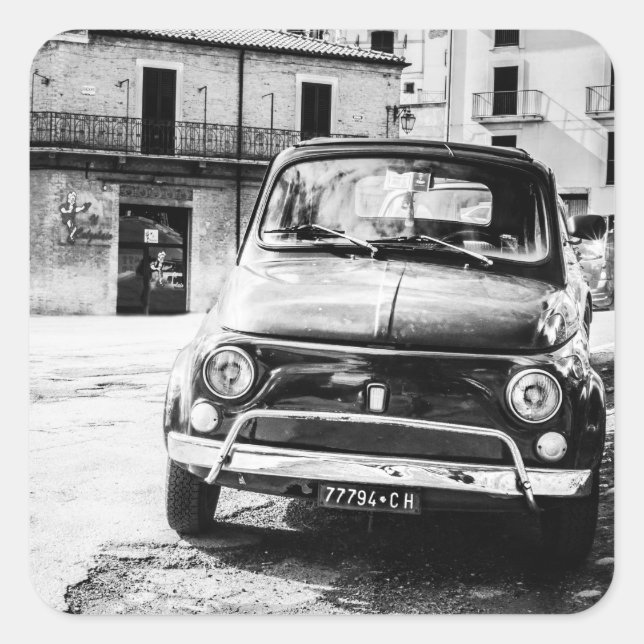 Fiat 500, cinquecento in Italien, klassisches Auto Quadratischer Aufkleber (Vorderseite)