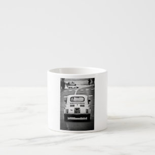 Fiat 500 dans la tasse de café express de Rome