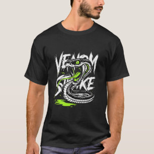 Fierce Coiled Snake mit Venom Strike Text Cartoon T-Shirt
