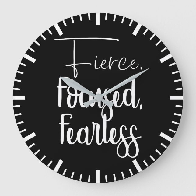 Fierce, fokussiert, furchtlos - Hustel, Fitness, E Große Wanduhr (Vorderseite)