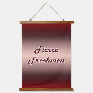 Fierce Freshmen Wandteppich Mit Holzrahmen
