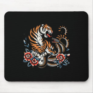 Fierce Tiger and Snake Fighting Design Kletterstei Mousepad