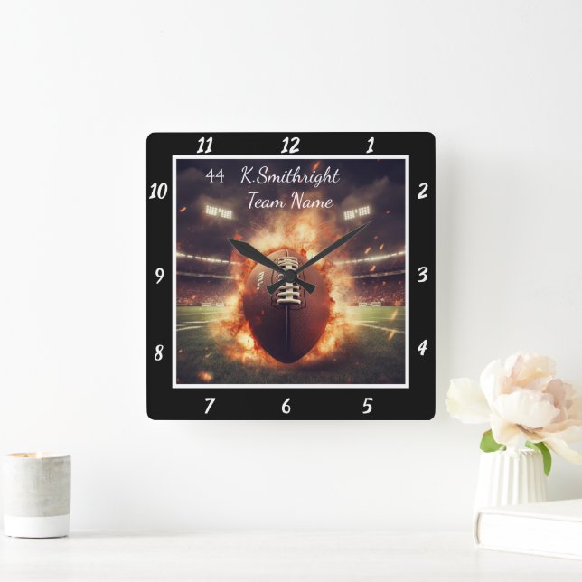 Fiery Football Theme Quadratische Wanduhr (Zuhause)
