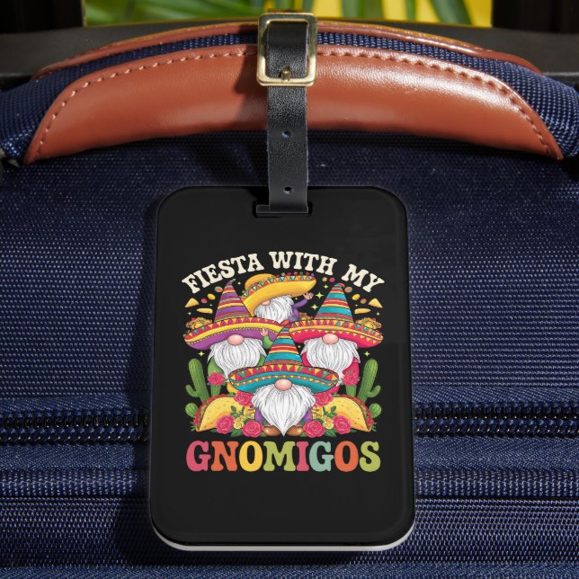 Fiesta mit meinem Gnomigos Gnome Cinco de Mayo Gepäckanhänger (Vorderseite Insitu 2)