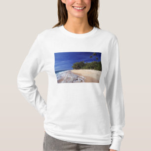 Fiji-Inseln, Tavarua. Dieser Strand auf Tavarua, T-Shirt