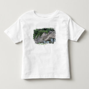 Fiji, Viti, traditionelle Hüttenhäuser. Kleinkind T-shirt
