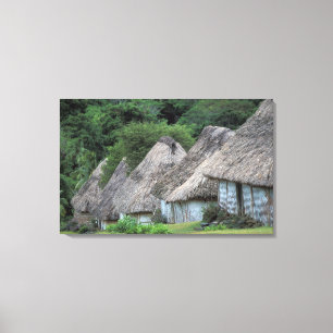Fiji, Viti, traditionelle Hüttenhäuser. Leinwanddruck