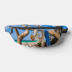 Filets de pêche séchant sur la plage
