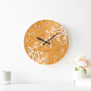 Filigree und Blütenblätter über Orange Große Wanduhr