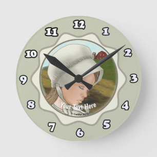 Fille Amish Portant une horloge ronde Bonnet
