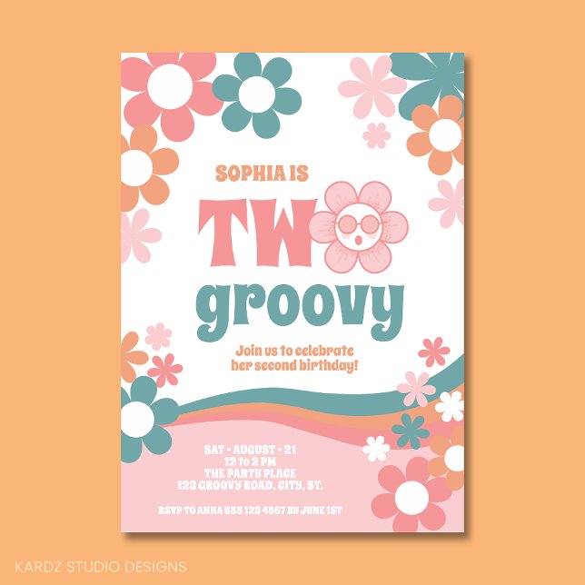 Fille Deux Super Invitation de 2e anniversaire (Two Groovy party invitation. Cool Daisy and retro daisies for a girl birthday invitation.)