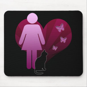 Fille du tapis de souris et son chaton, aiment les
