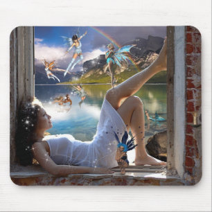 Fille et tapis de souris de fées