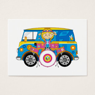 Fille hippie avec les tambours et camping-car