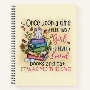 Fille qui aime les livres et les chats