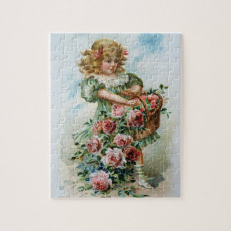 Fille victorienne avec le puzzle de roses
