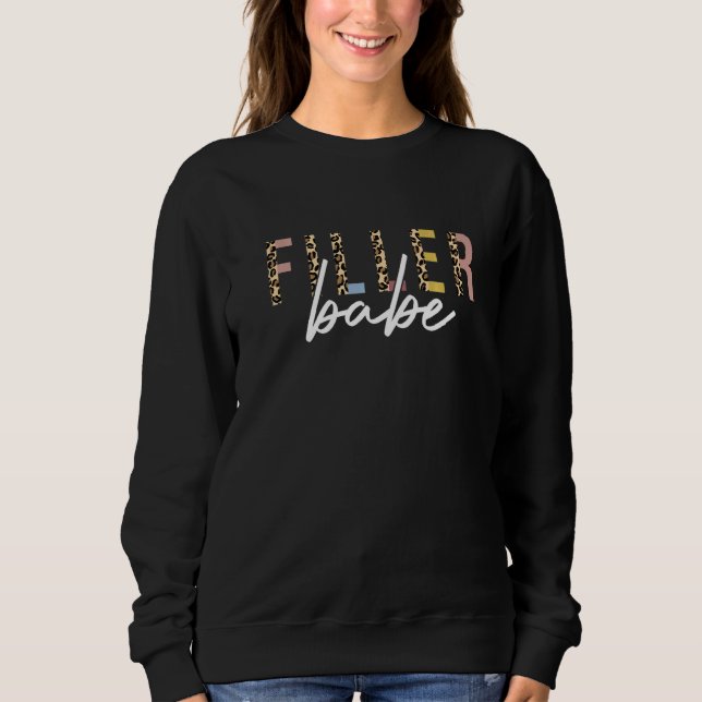 Filler Babe Leopard Med Wellness-Center Nurse Inje Sweatshirt (Vorderseite)