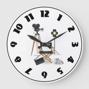 Filmregisseursessel und Vintage-Filmkamera-Set Große Wanduhr
