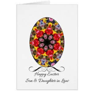 Fils et femme heureux Pâques