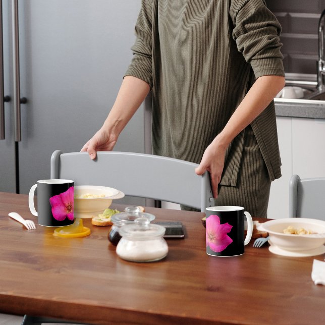 Filzrose Kaffeetasse (A breakfast table with two mugs ornated with a beautiful pink felt pen rose by fantabuloustef.)