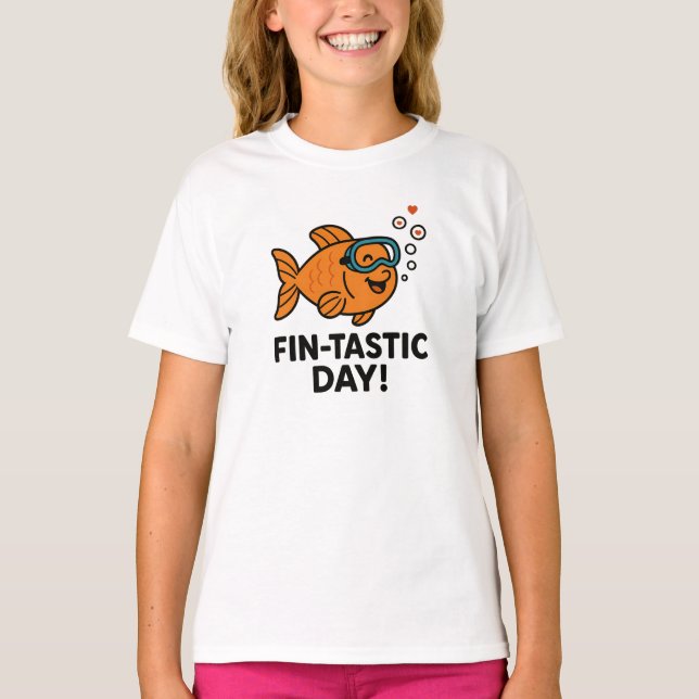 Fin-Tastic Day Cute Orange Fish Design T-Shirt (Vorderseite)