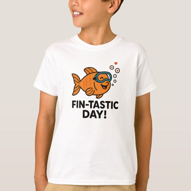 Fin-Tastic Day Cute Orange Fish Design T-Shirt (Vorderseite)